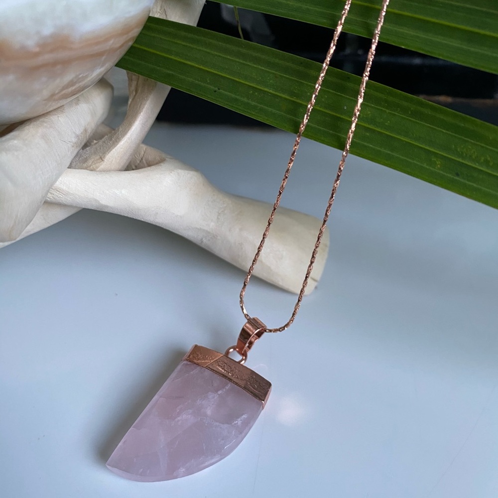 Estrella & Luna Rose Quartz Horn Necklace